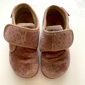 Great toddler shoes with ankle support.